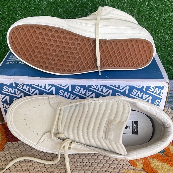 Vans Sks-Hi Reissue VI
(The General)@Itwhtasprgs
VNOA4BVH09F WMNS sneakers - Picture 4 of 16